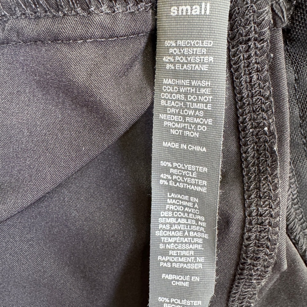 Vuori Running Short Lot of 2 Women Small Black Red Clementine Dash 2" Inseam Gym - Picture 16 of 16